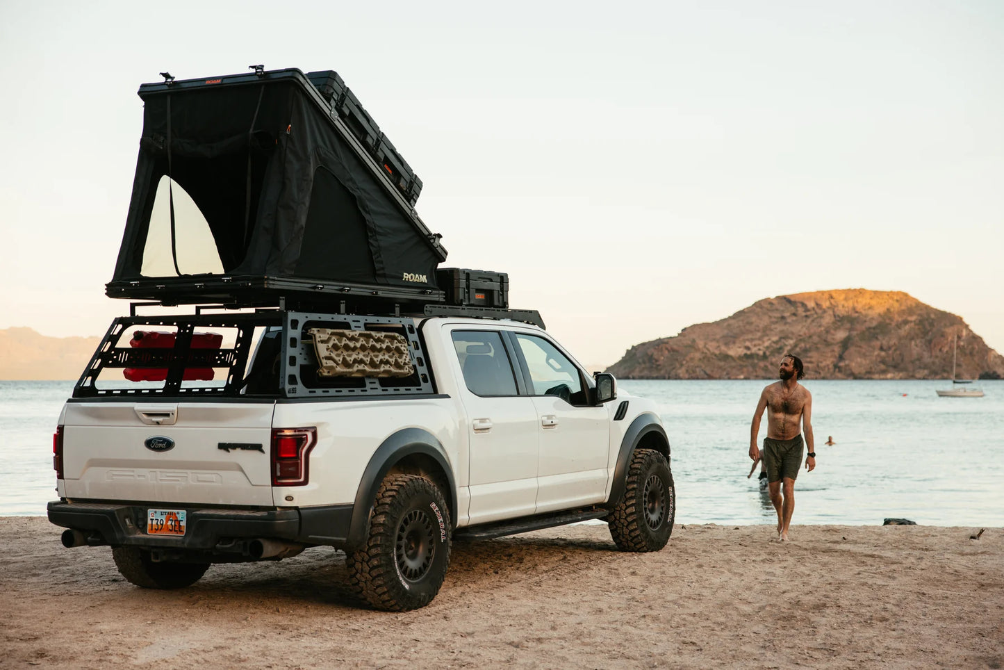 ROAM DESPERADO HARDSHELL ROOFTOP TENT
