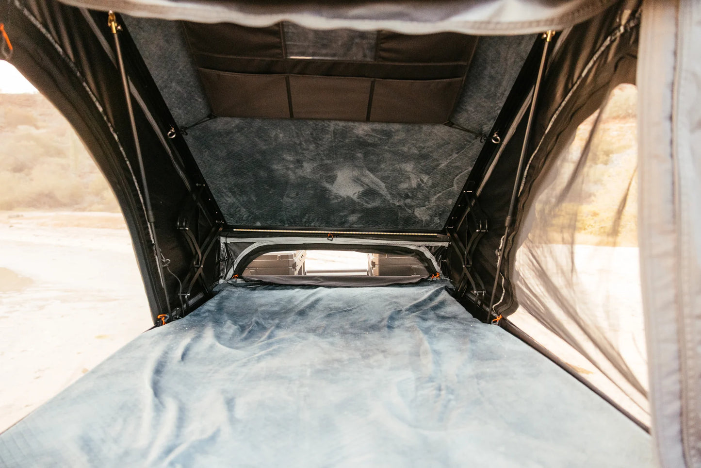 ROAM DESPERADO HARDSHELL ROOFTOP TENT