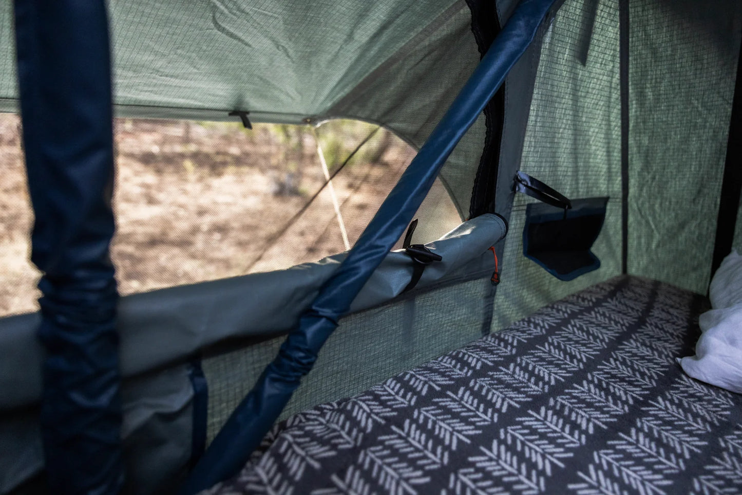 ROAM VAGABOND LITE ROOFTOP TENT